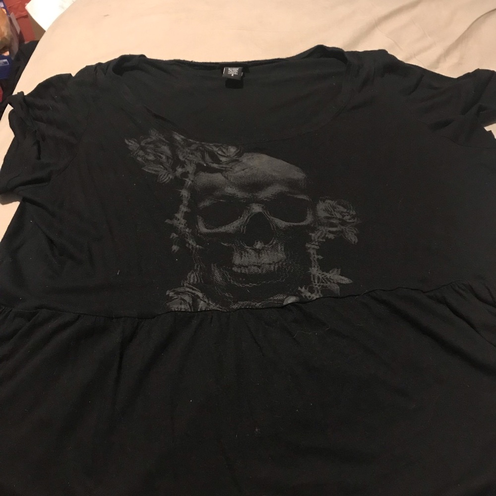 Skull tee